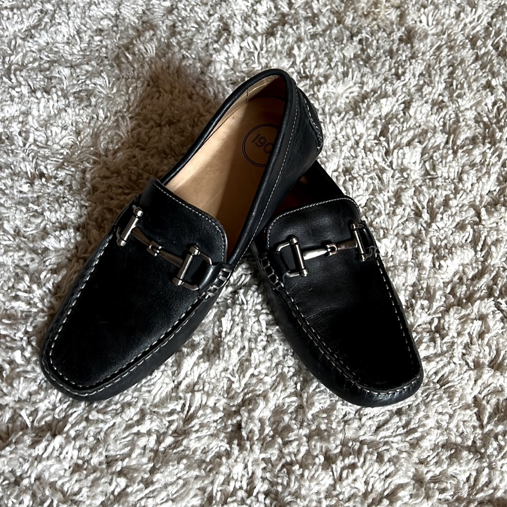 Men’s leather black 1901 loafers with horse bit metal accent never worn